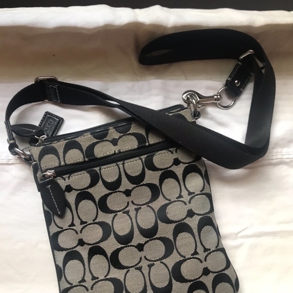 Coach Crossbody Bag - Picture 2 of 6